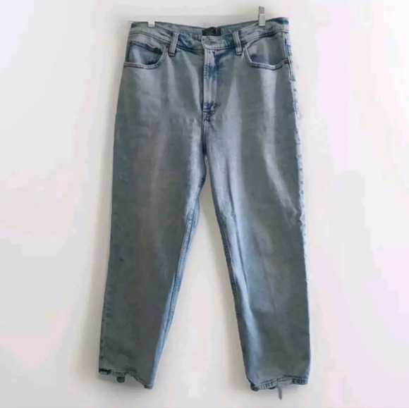Abercrombie Curve Love Ultra High Rise 90s Straight Jean 14/32 - Picture 3 of 10